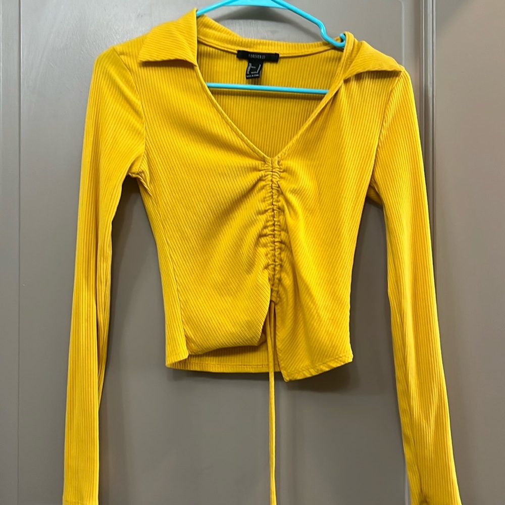 Forever 21 yellow top in new condition